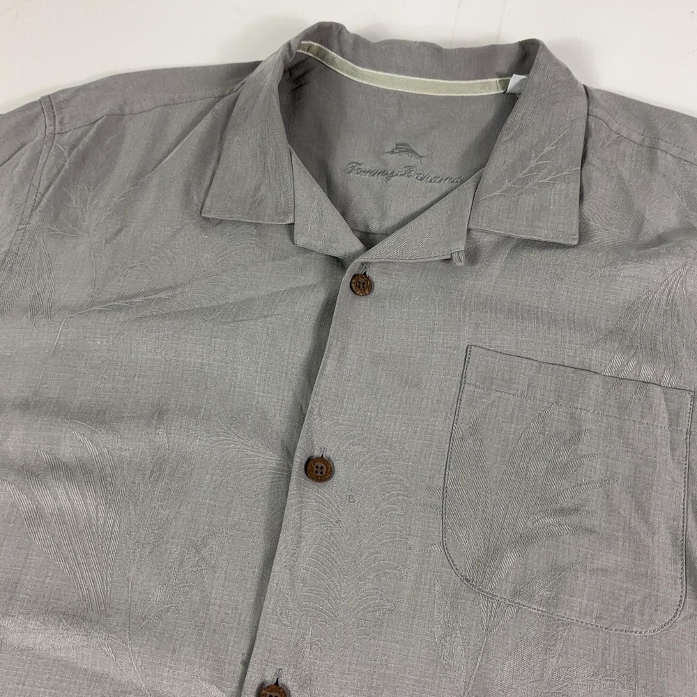 Tommy Bahama Shirt Mens XL Gray Palm Leaf Hawaiian Short Sleeve Button Up